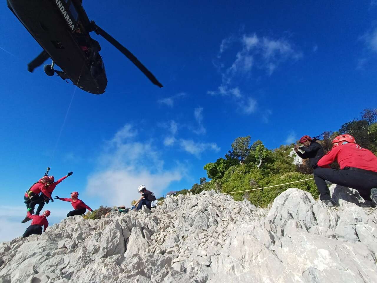 Fethiye’de Paraşüt Faciası: Jandarma Zorlu Araziden Cansız Bedeni Helikopterle Aldı 3